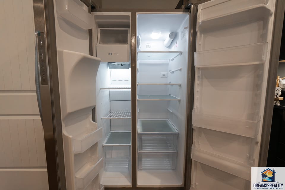 Full Size Side by Side Refrigerator/ Freezer