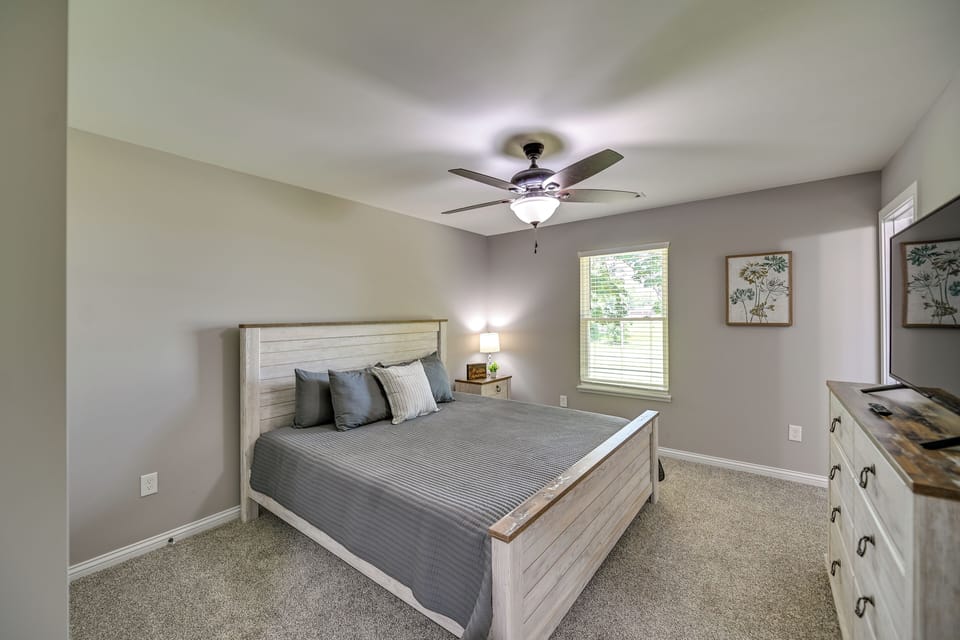 Bedroom 1 | King Bed | Smart TV