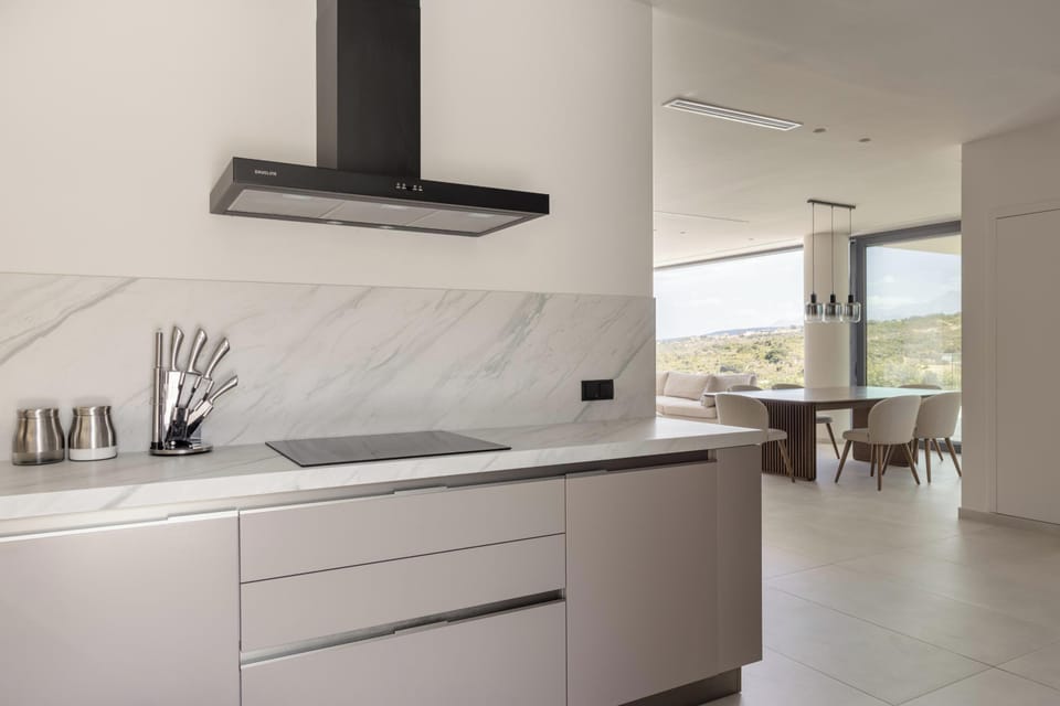 Fully equipped kitchen with modern appliances!