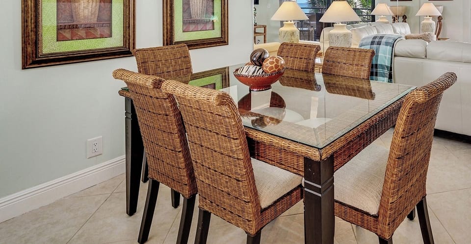 Dining table seats 6