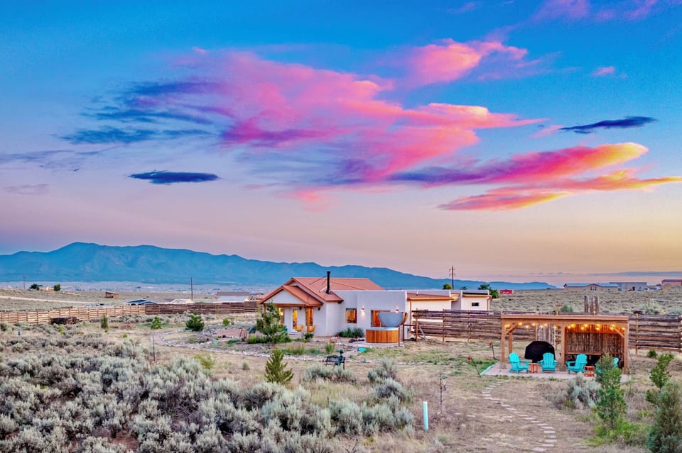1000 sq ft house set on 2 acres of vastness. Enjoy the seclusion and privacy.