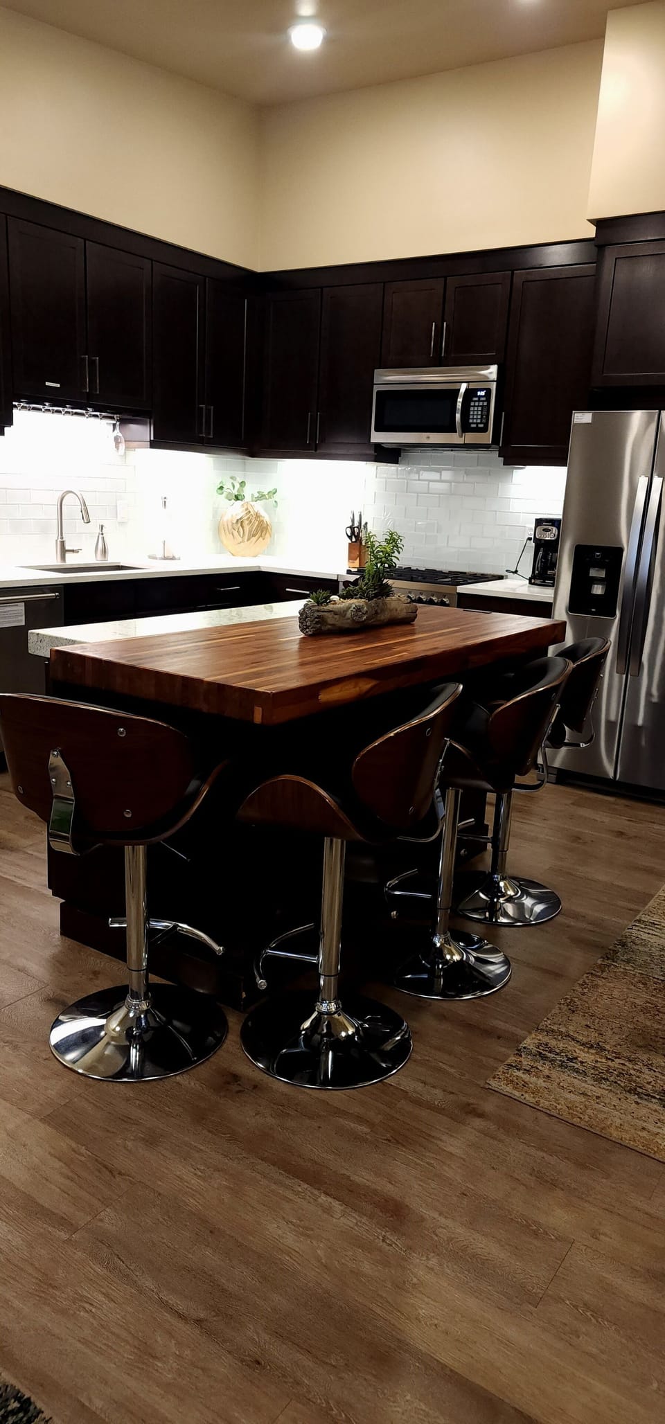 The first class kitchen has all the amenities you could ask for.