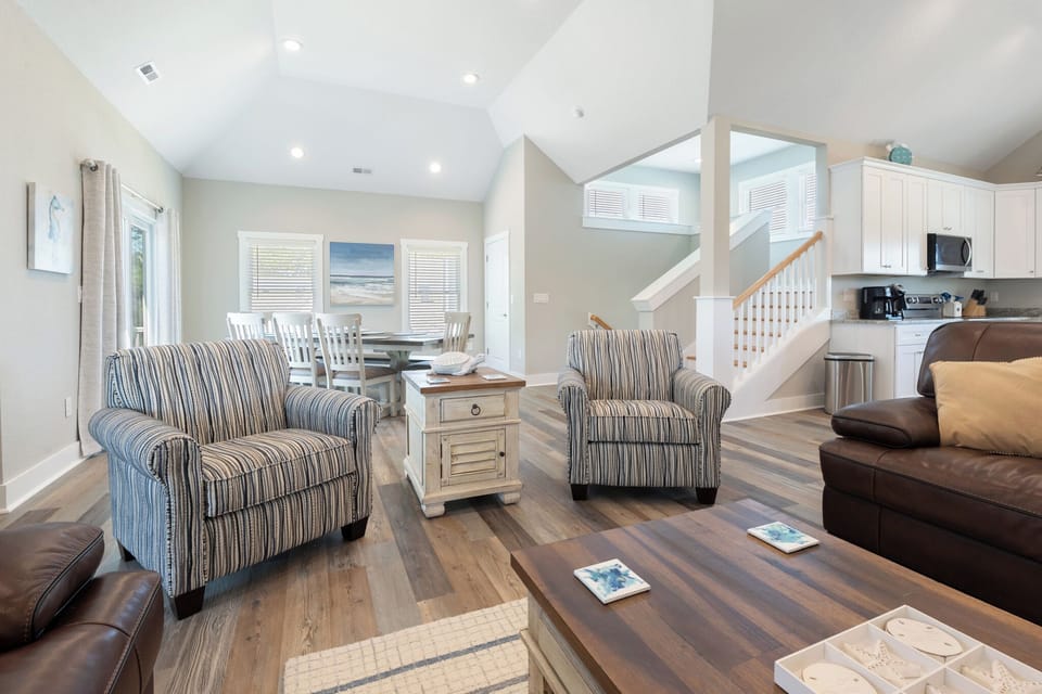 CL592: Three Stooges | Top Level Living Area