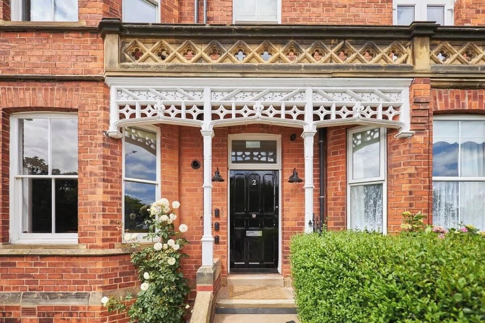Fauna, Whitby - Host & Stay