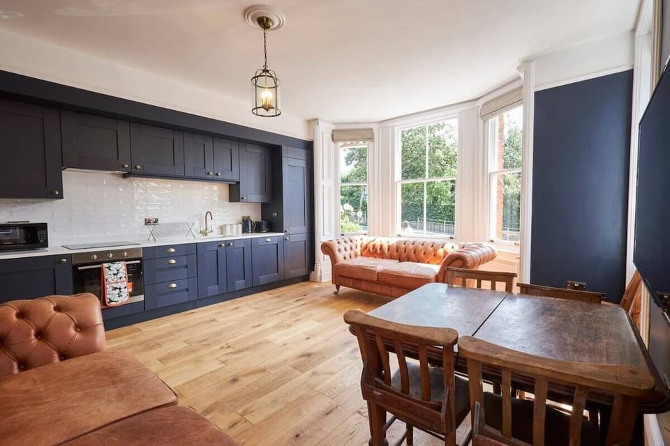 Flora, Whitby - Host & Stay