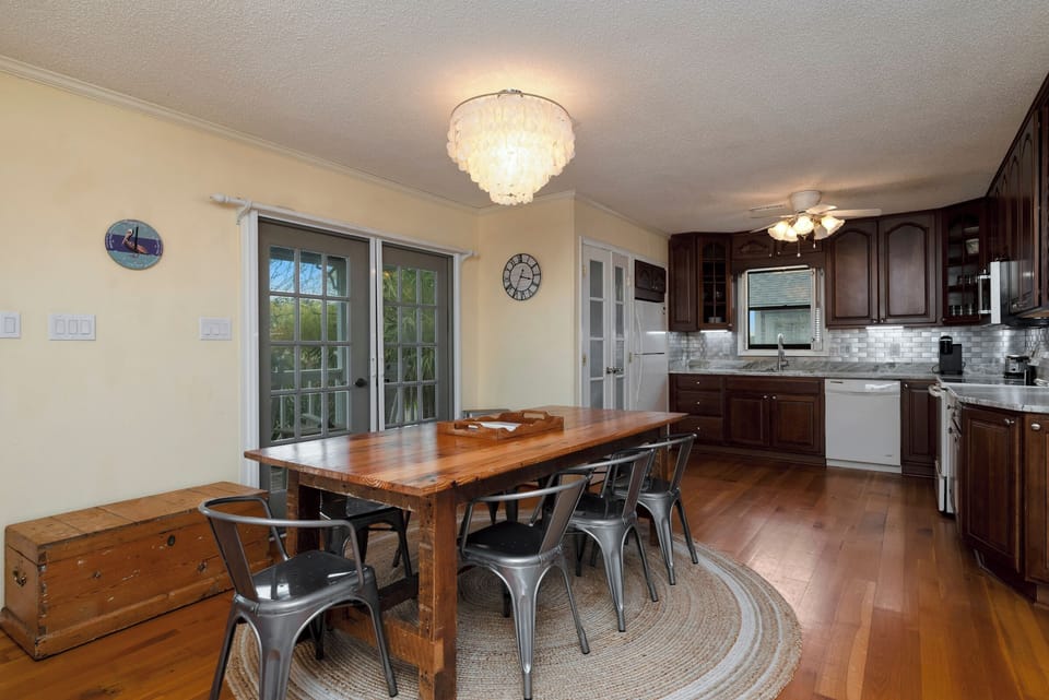 Dining Area - Southeast