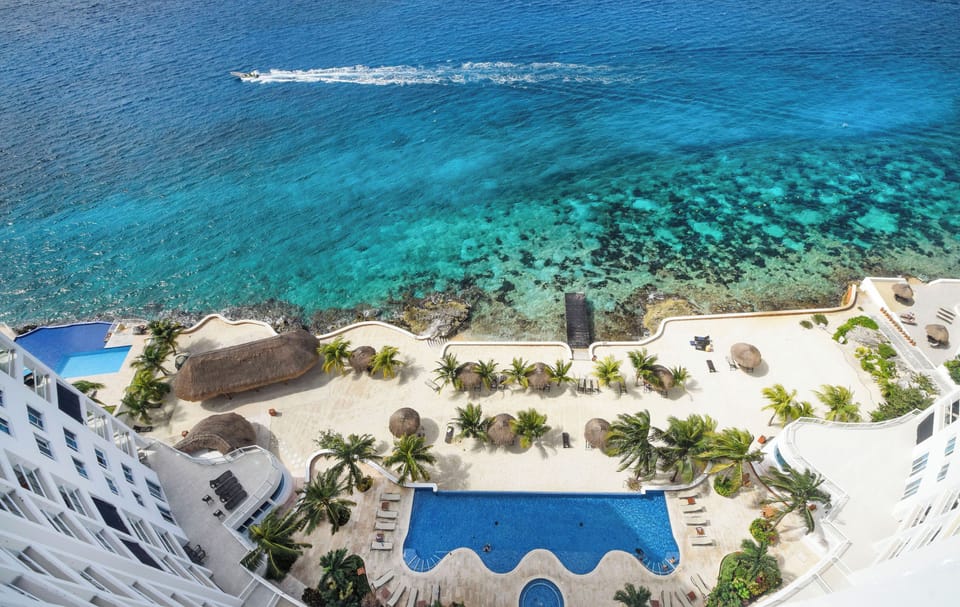 Cool off in the shared pool, overlooking the beautiful coast!