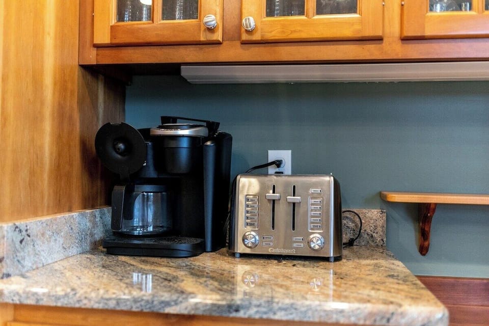 Breakfast station...Keurig Duo and toaster