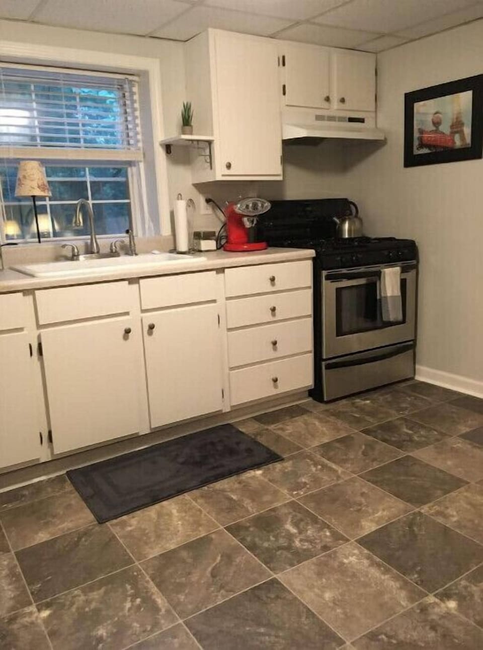Full kitchen