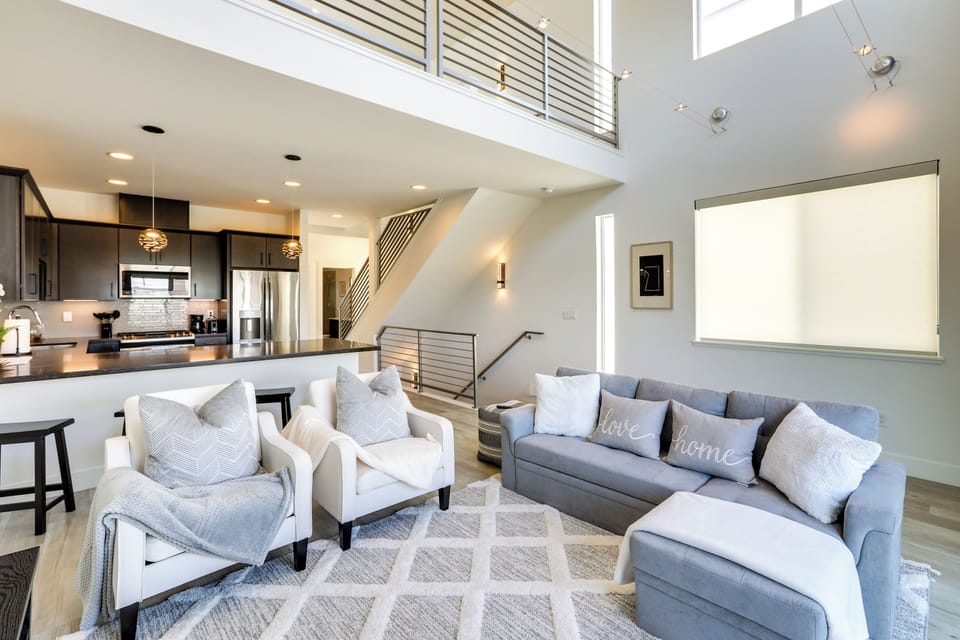 Living Room | 2nd Floor | Smart TV | Free WiFi | Central A/C & Heating