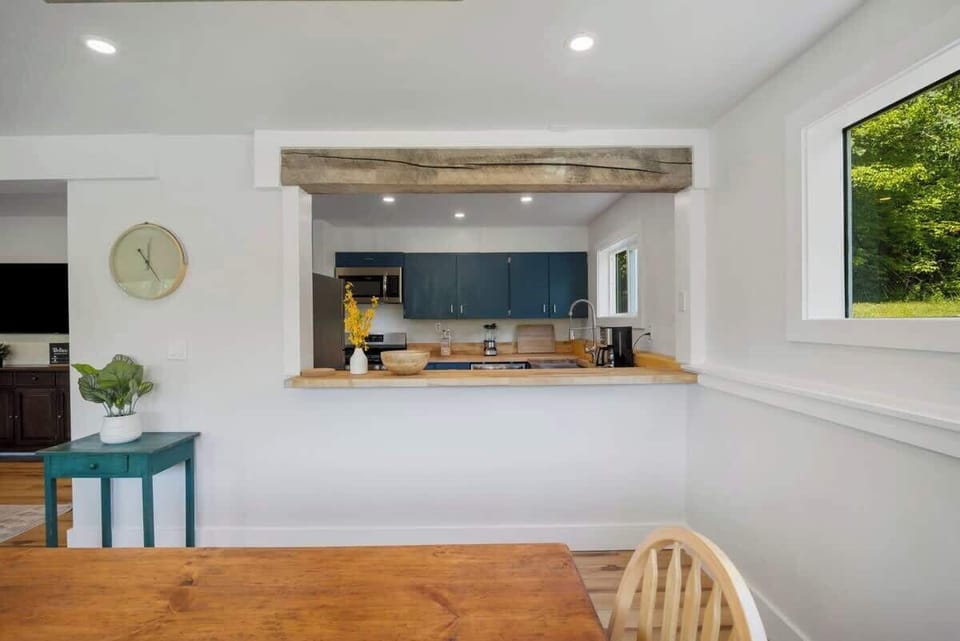 See in from the Kitchen to the dining area, keeping the chefs connected to the family!