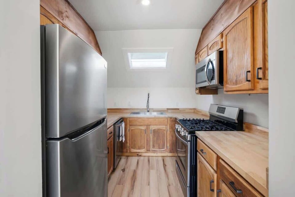 Rustic yet updated kitchen that comes fully stocked!