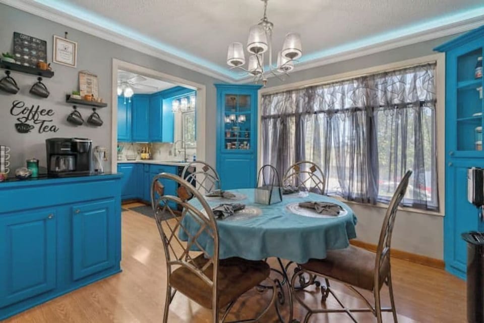Dining room with coffee & ice cream bar, popcorn machine, cotton candy, snowcone