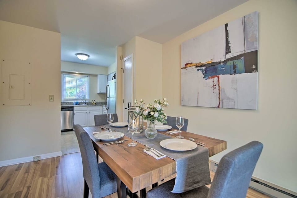 Dishes, utensils, glasses and wine glasses are provided for your dining experiences. Children’s plastic dishware and utensils as well as a high-chair are available. 