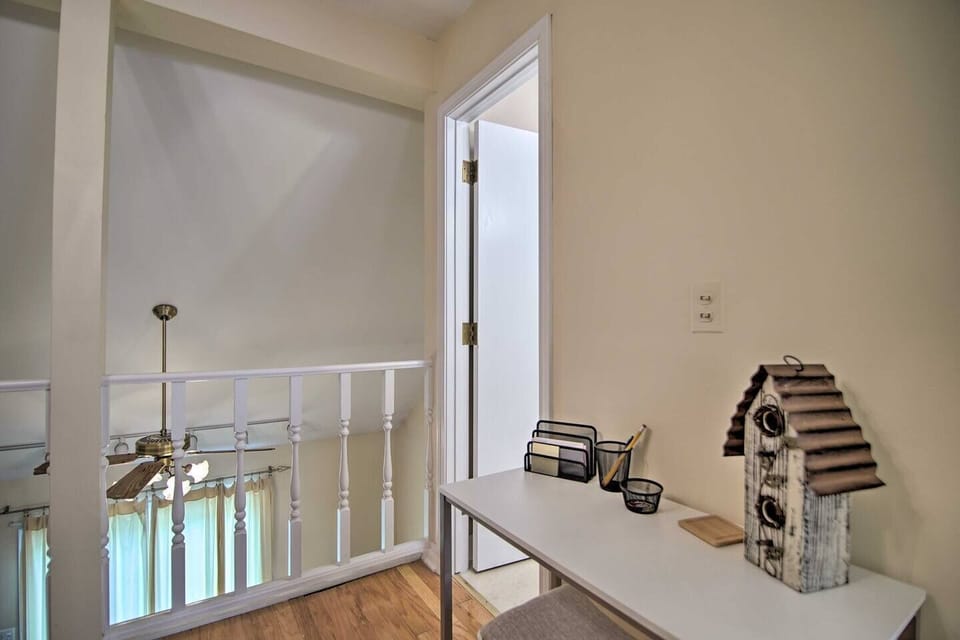 3Bd Unit:  The computer workspace desk is on the second floor overlooking the living room below; so, you can catch up on work while keeping an eye on things and participating with the group when desired. High speed 300 Mbps wireless internet access.