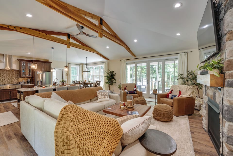 Living Room | 2nd Floor | Free WiFi | Smart TV | Central A/C