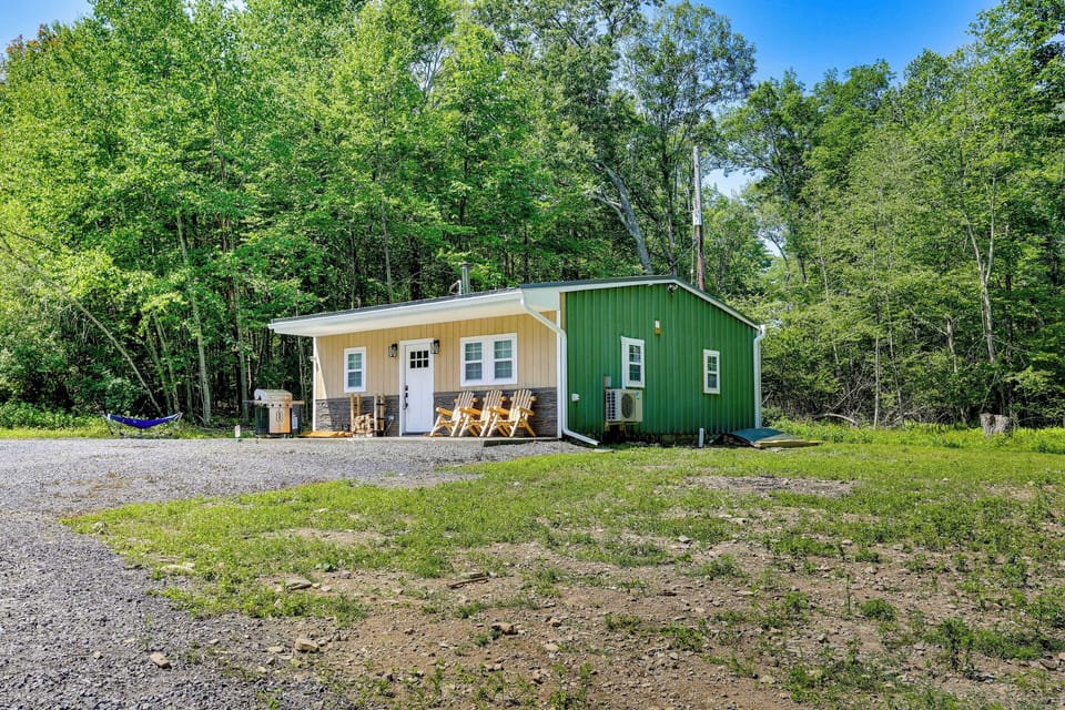 East Stroudsburg Vacation Rental | 2BR | 1BA | 750 Sq Ft | Step-Free Access