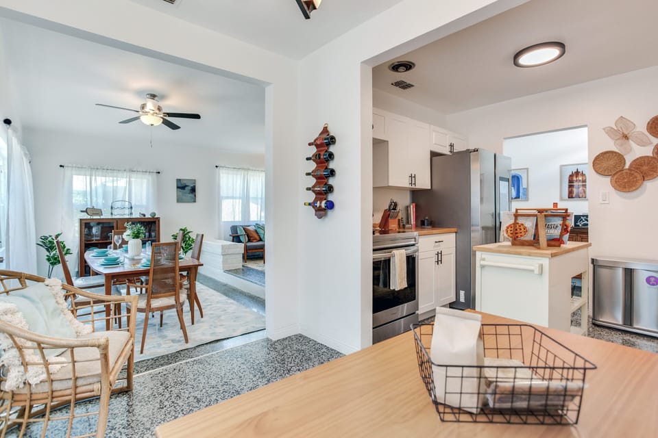Updated & modern Kitchen with NEW appliances