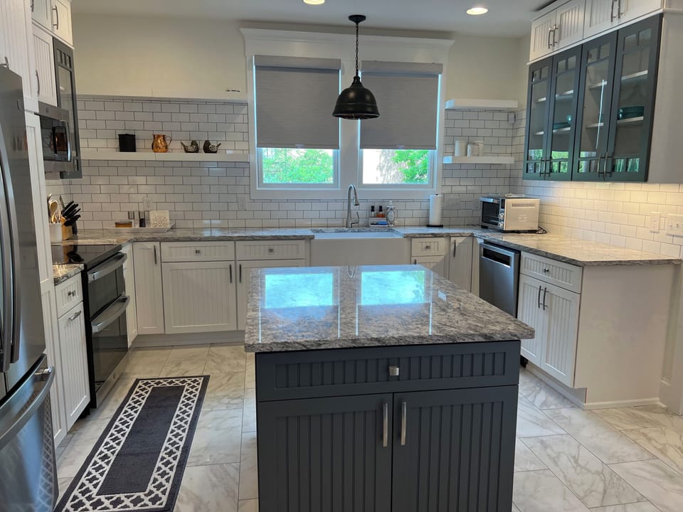 Large kitchen with island. 