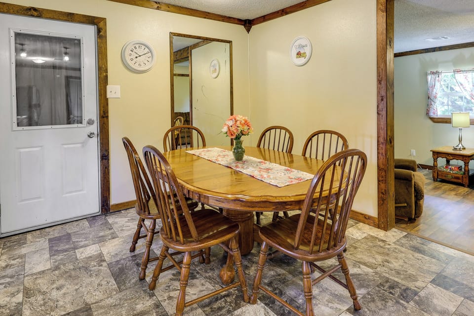 Dining Room | Dishware & Flatware Provided