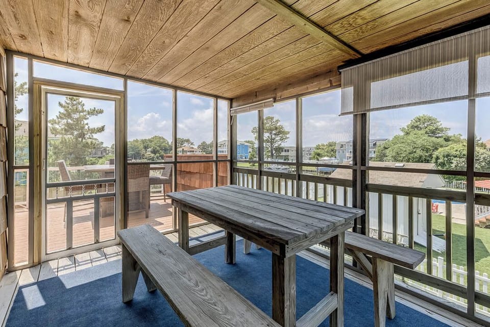 Mid-Level Screened Porch