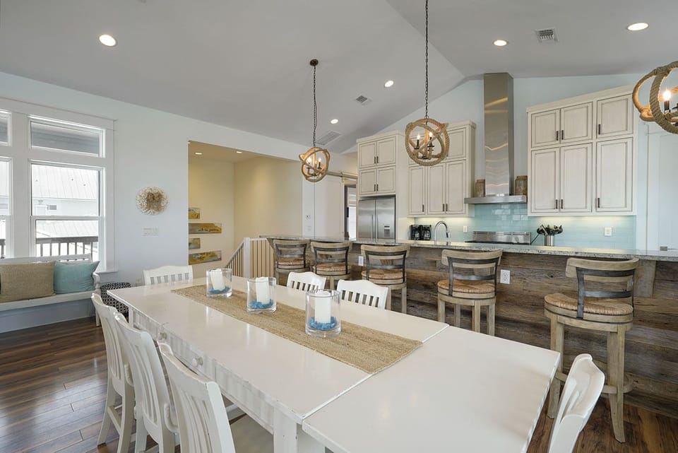 Just B Grayton - Santa Rosa Beach - Dining Room & Kitchen