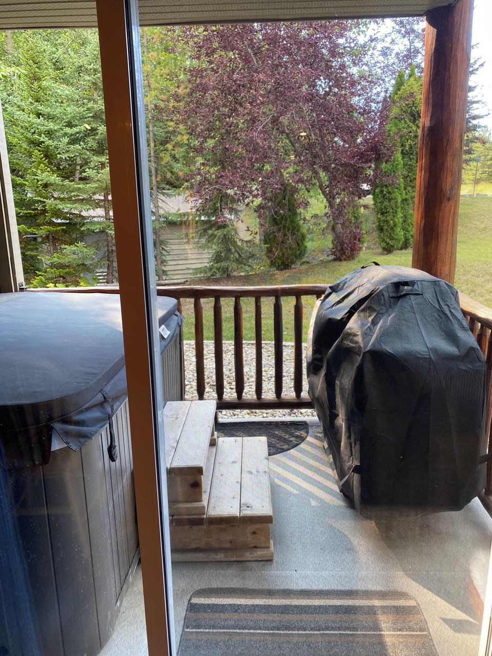 Private hot tub and BBQ