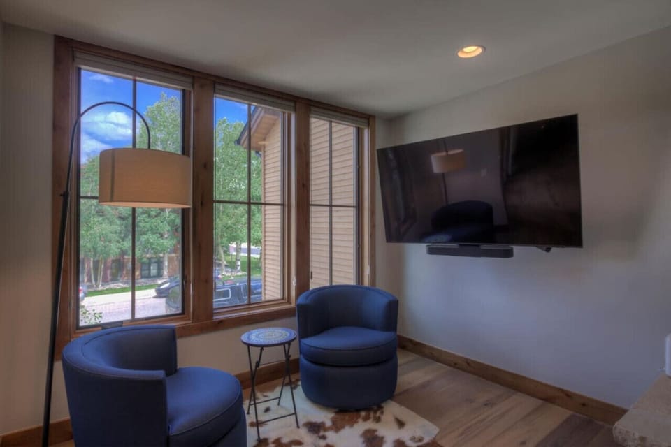 Additional space to relax or have a cup of coffee