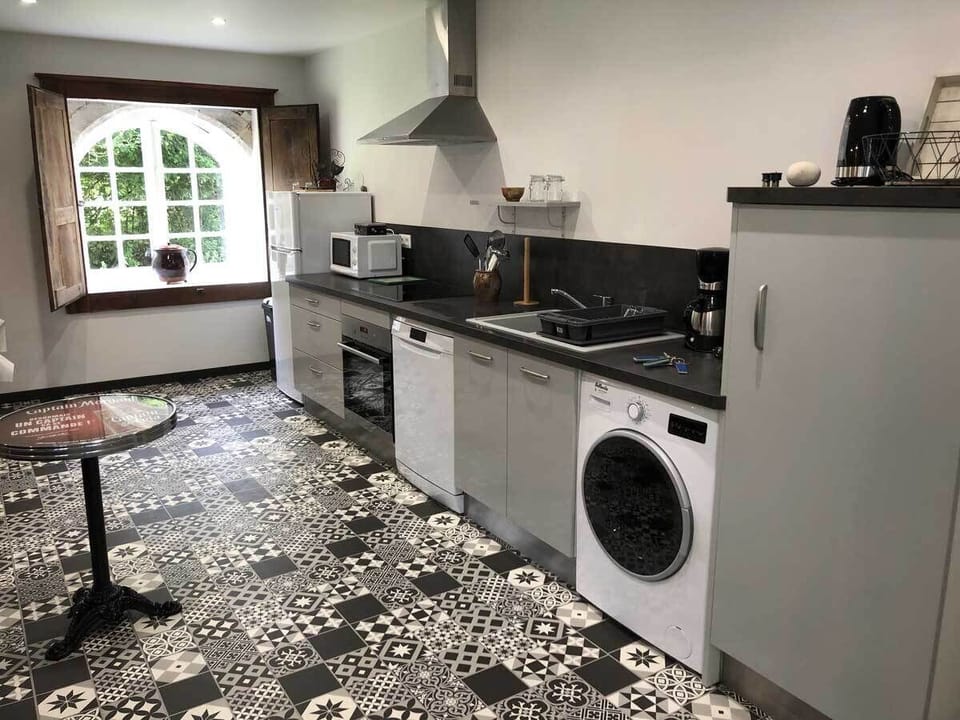 6b1f9c3a-38d8-4382-a182-c39bf8c4162c