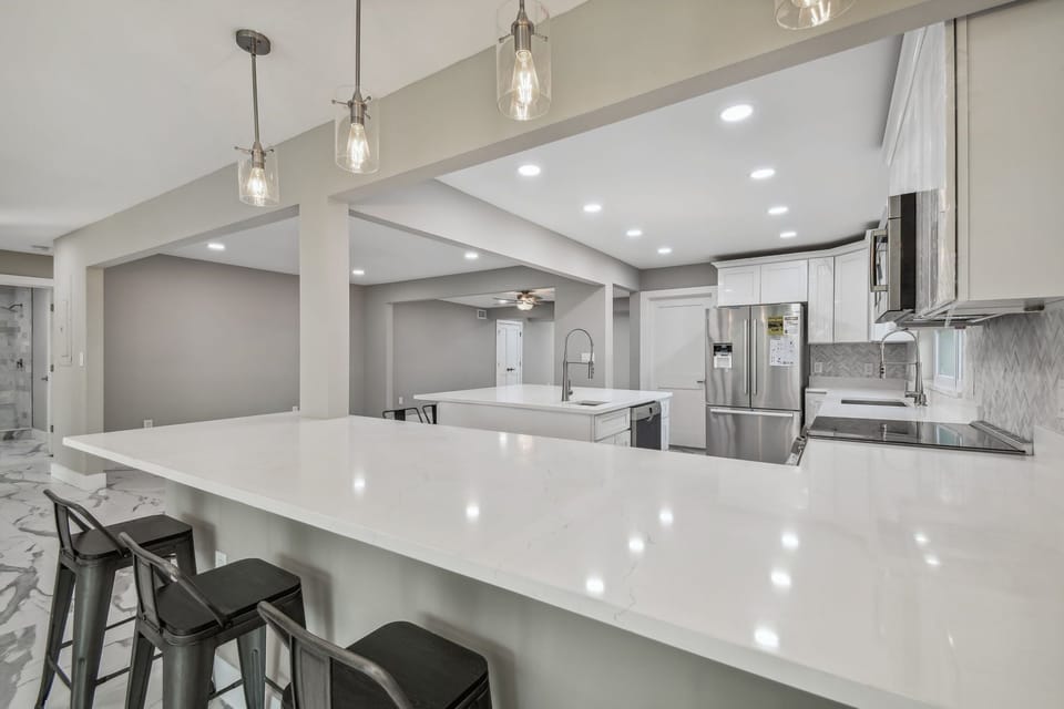 Kitchen offers brand new Bosch appliances & quartz countertops.