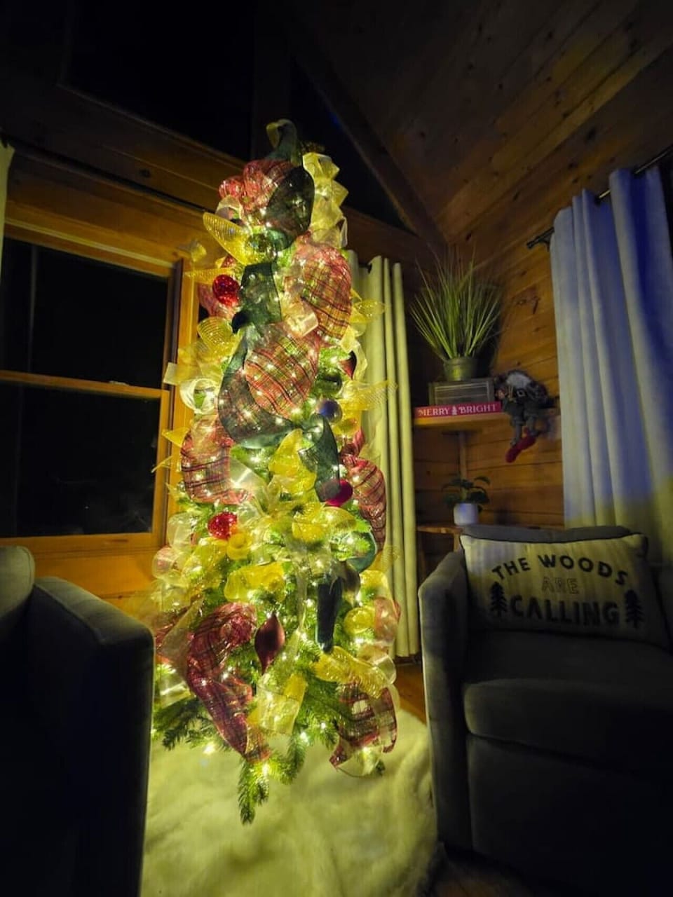 Living Room: Main Level Christmas  2025