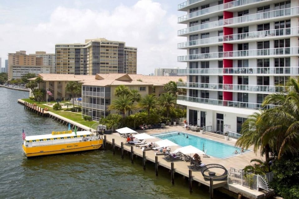 Guest swimming pool over the intercoastal