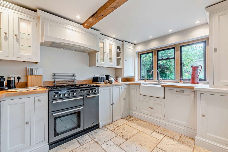 Fleur de Lys Kitchen - StayCotswold