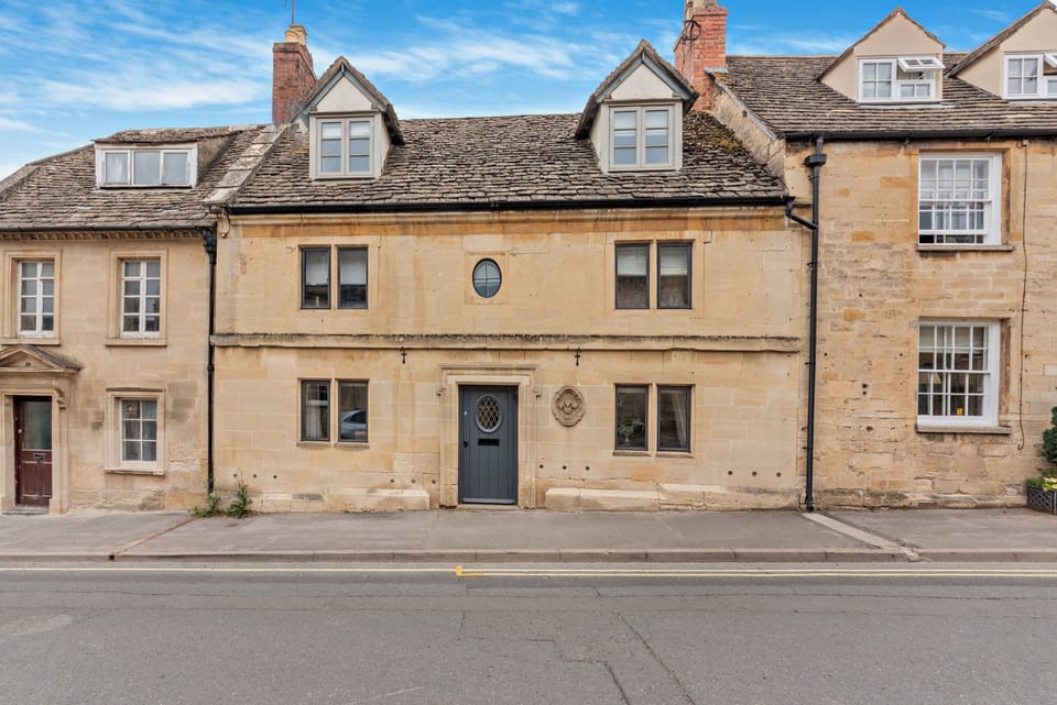 Fleur de Lys - StayCotswold