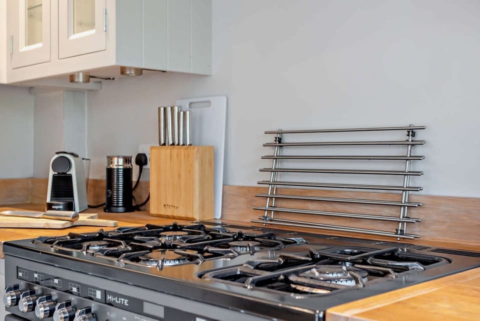 Fleur de Lys Kitchen - StayCotswold