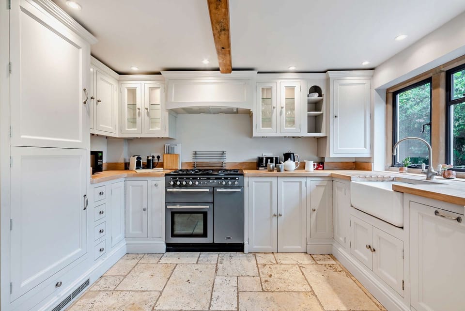 Fleur de Lys Kitchen - StayCotswold
