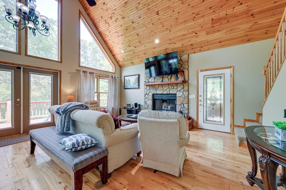 Marble Vacation Rental | 1BR | Loft | 2BA | 1,700 Sq Ft | Stairs to Access