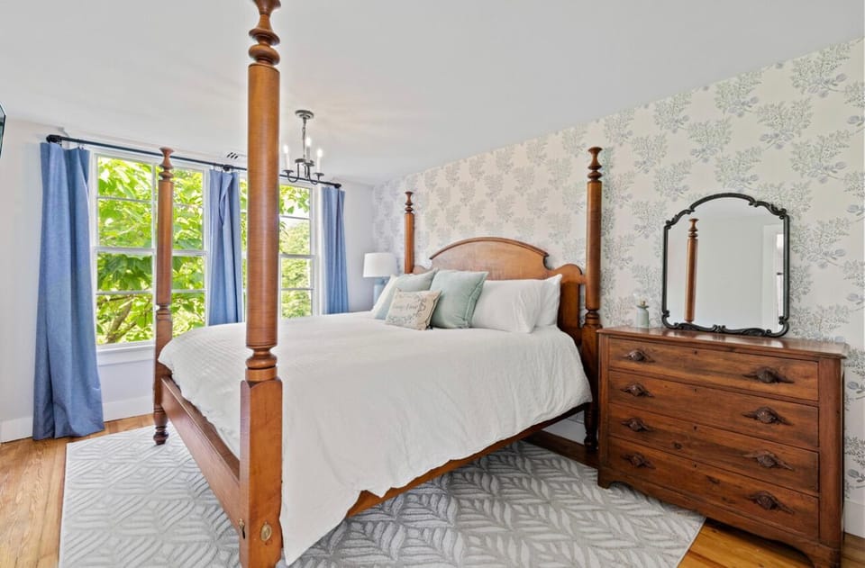 Primary suite includes ensuite, TV, walk-in closet and a king-sized gel foam bed