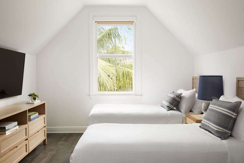 Unit with 2 Double size beds with Garden View