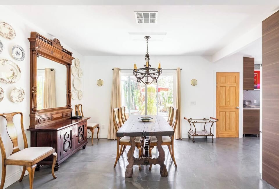 Dining room for 6