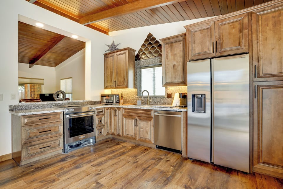 Kitchen | Cooking Basics | Coffee Maker | Paper Towels/Trash Bags Provided