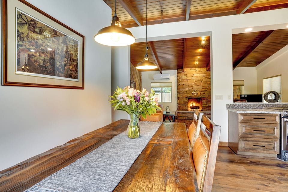 Dining Area | Dishware/Flatware Provided