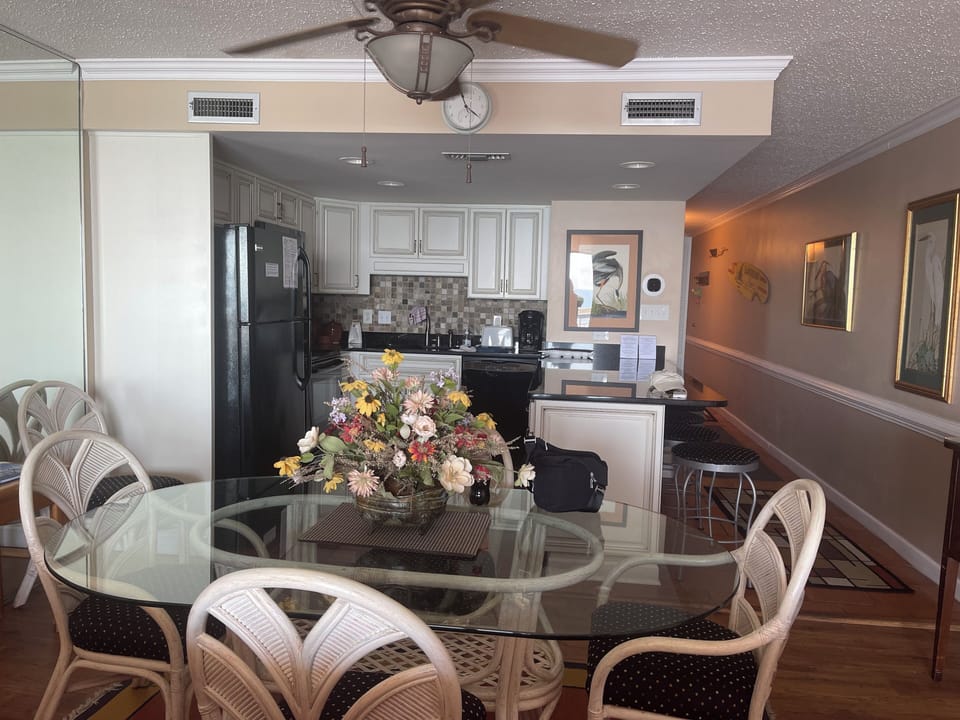 Dining room table with 6 chairs