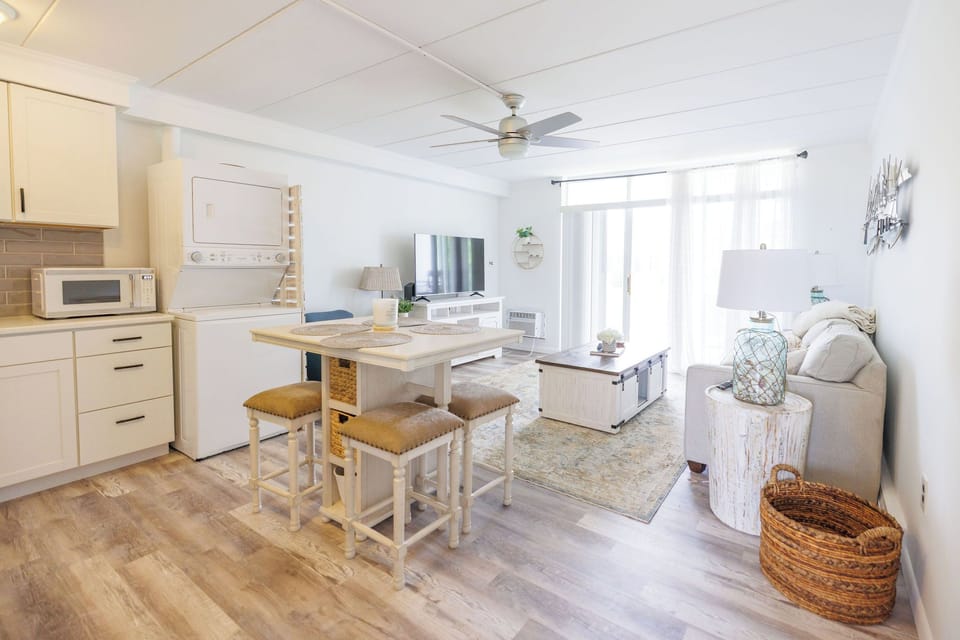 Kitchen/Living Area