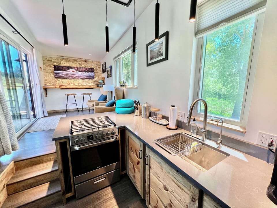 Well sized kitchen includes full fridge, freezer, oven, and 4 burner gas stove