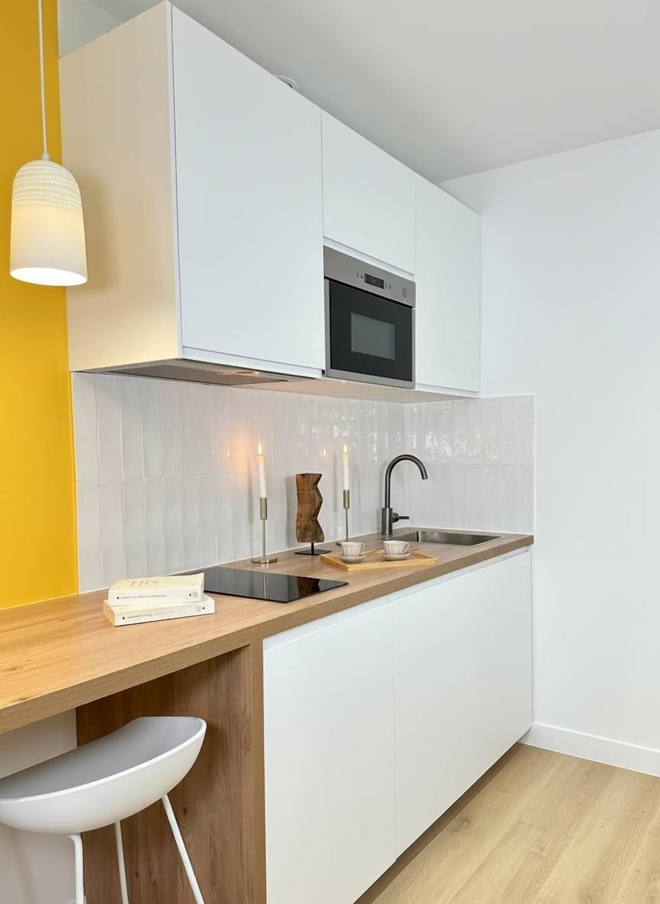 A well equipped kitchen with Nespresso machine & pods included
