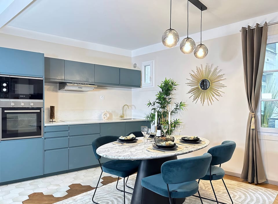 A dining table for up to 6 guests