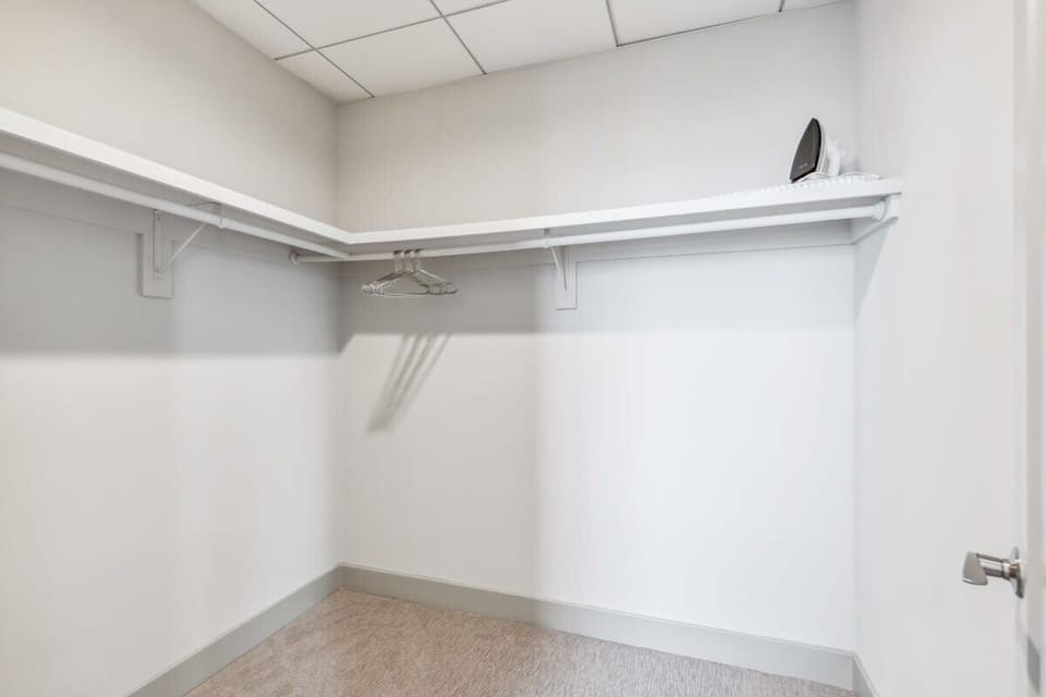 Walk-in wardrobe