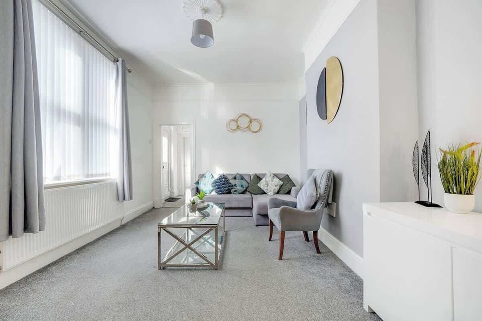 Spacious open-plan living room and a dining area, benefits from a Smart TV with Netflix and other streaming platform.