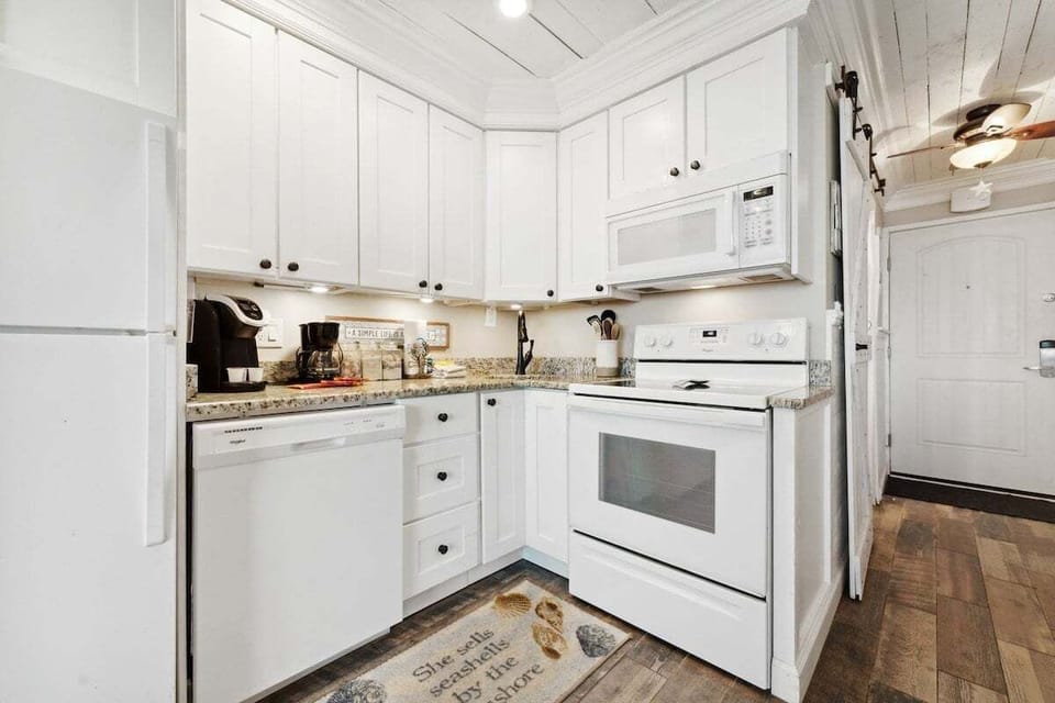 Full kitchen